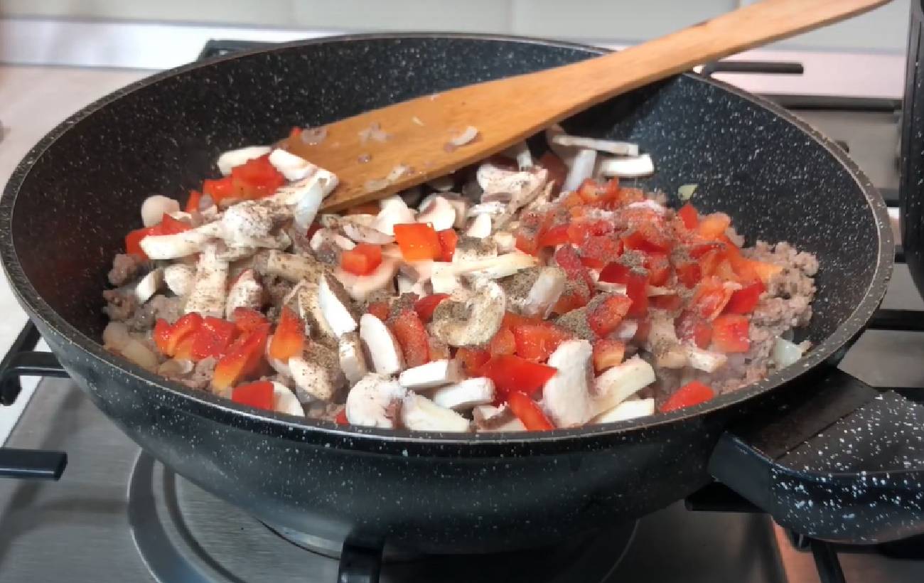 Картофельные гнезда с мясом: рецепт вкуснейшего блюда с несложным приготовлением